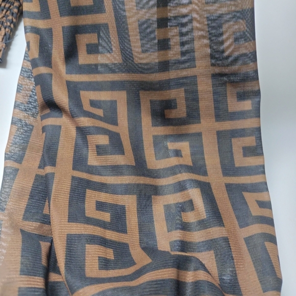 Sheer Geometric Patterned Blouse - Picture 3 of 3